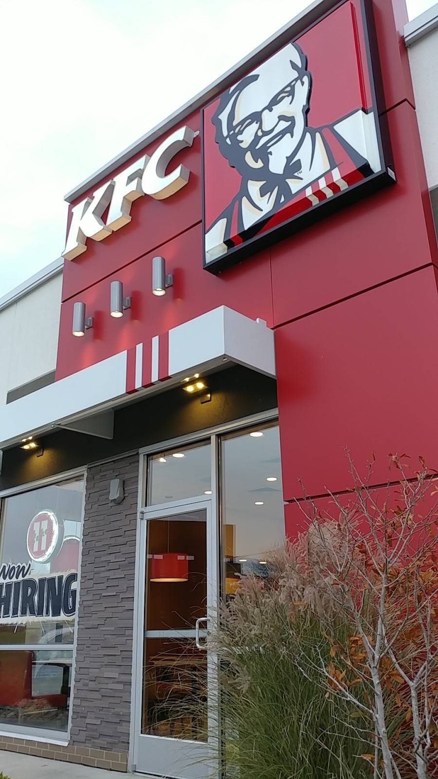 KFC | restaurant | 11992 Chase Plaza Dr, Cincinnati, OH 45240, USA | 5136480389 OR +1 513-648-0389