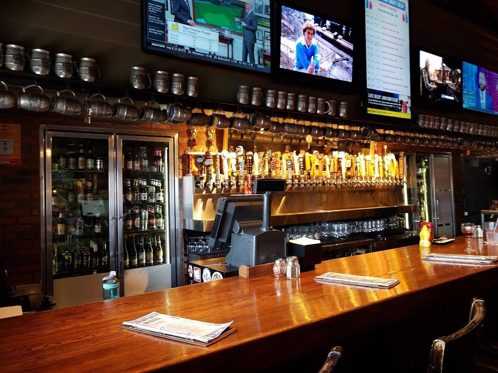 Old Chicago Pizza and Taproom | restaurant | 2100 Snelling Ave N Suite 64, Roseville, MN 55113, USA | 6516390303 OR +1 651-639-0303