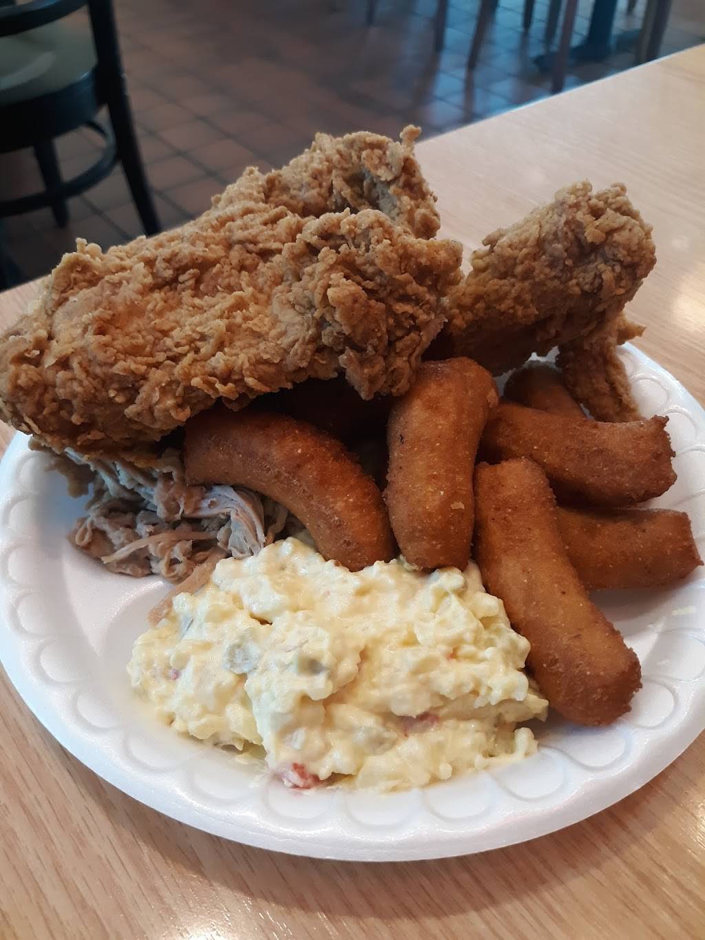 Smithfields Chicken N Bar-B-Q | restaurant | 3705 Patriot Way, Wilmington, NC 28412, USA | 9107948280 OR +1 910-794-8280