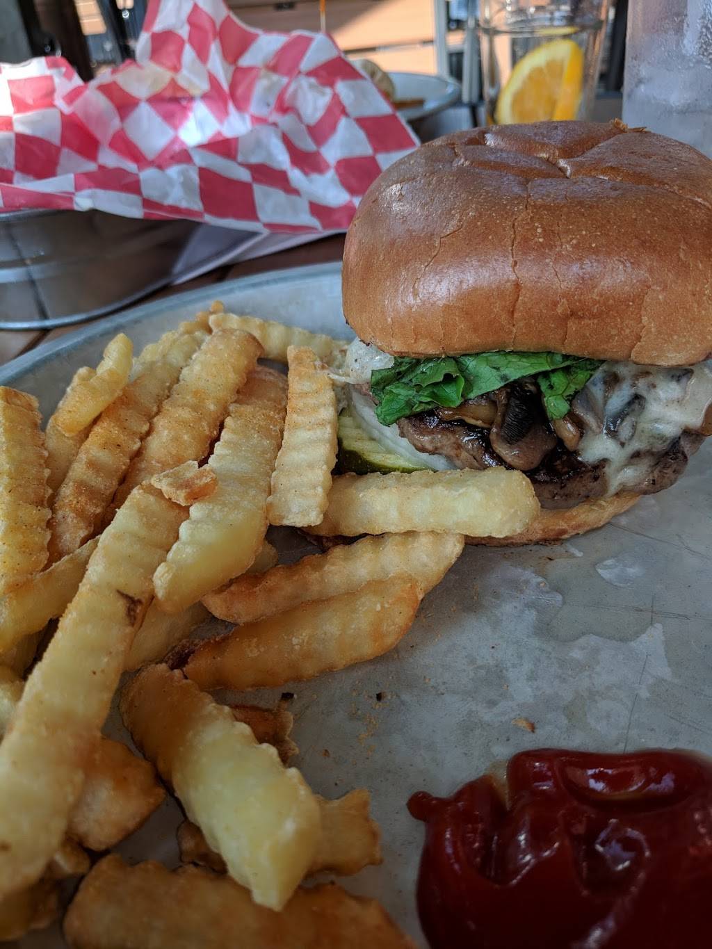 Dales Bar & Grill | restaurant | 322 Conant St, Maumee, OH 43537, USA | 4198933113 OR +1 419-893-3113