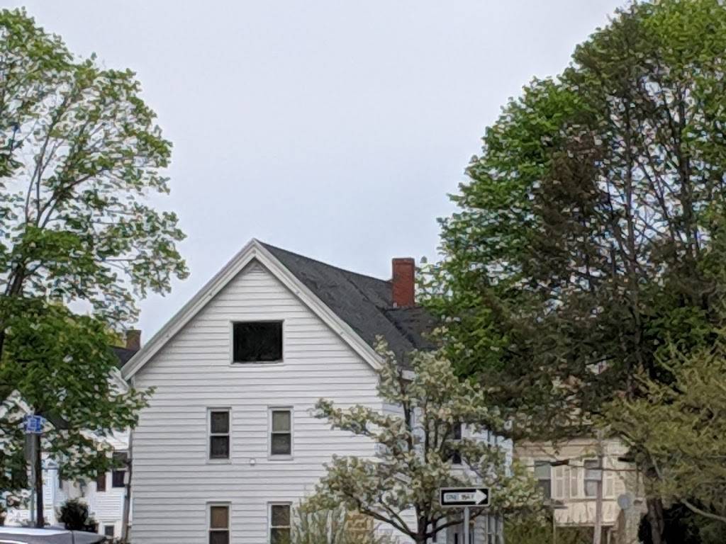 Crown Fried Chicken | restaurant | 10 Weed St, Marlborough, MA 01752, USA | 5084850690 OR +1 508-485-0690