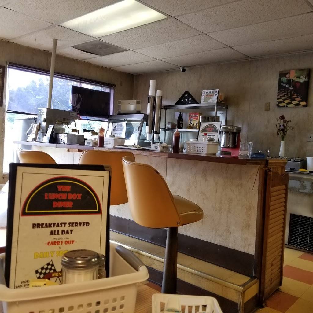 Lunch Box Diner | restaurant | 6928 Indian Head Hwy, Bryans Road, MD 20616, USA | 3012833663 OR +1 301-283-3663