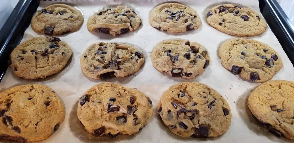 Hollywood burger | restaurant | 1200 S Blue Mound Rd, Fort Worth, TX 76131, USA | 8173060777 OR +1 817-306-0777