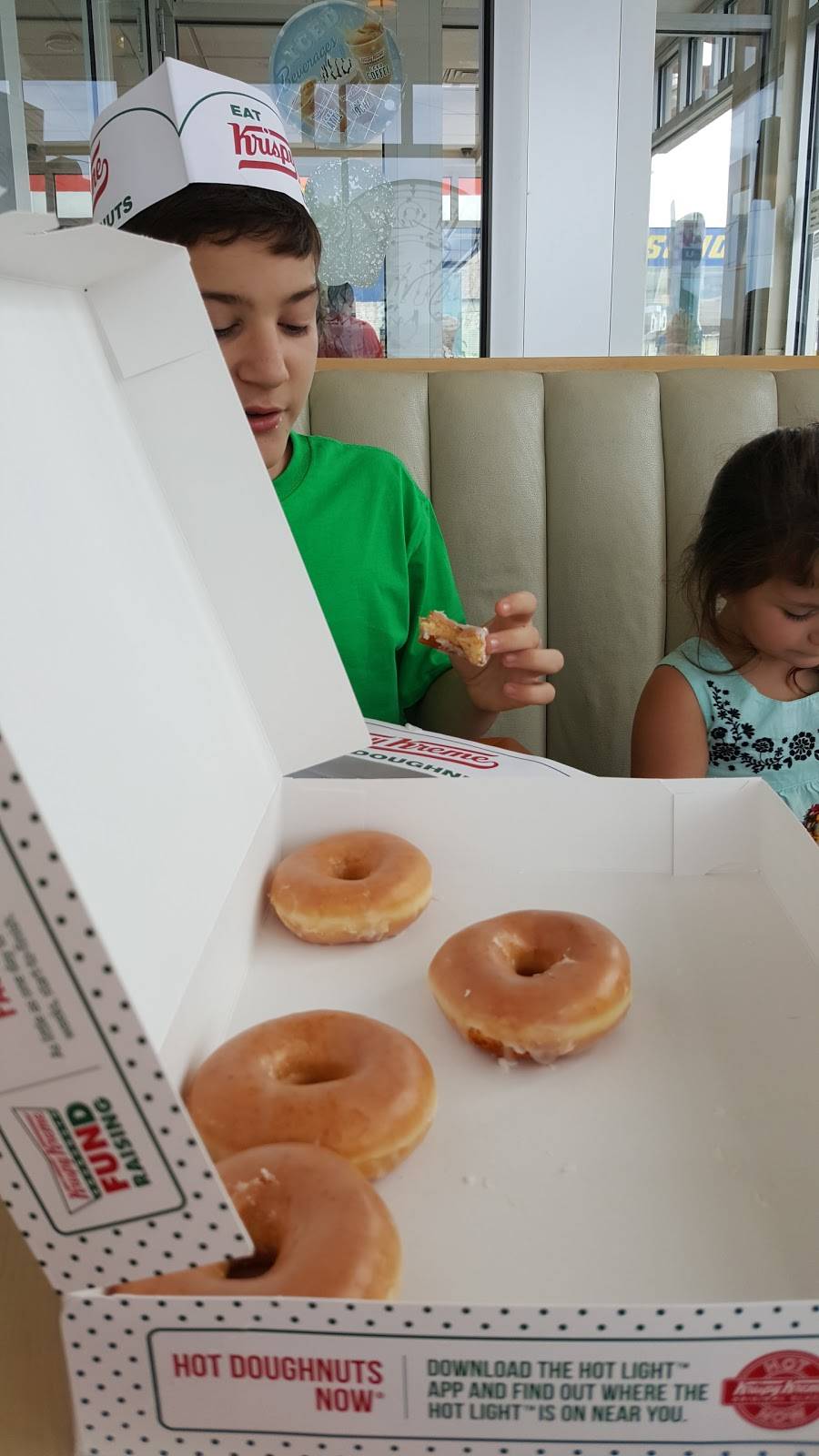 Krispy Kreme | cafe | 3607 E Bell Rd Suite A, Phoenix, AZ 85032, USA | 6029231142 OR +1 602-923-1142