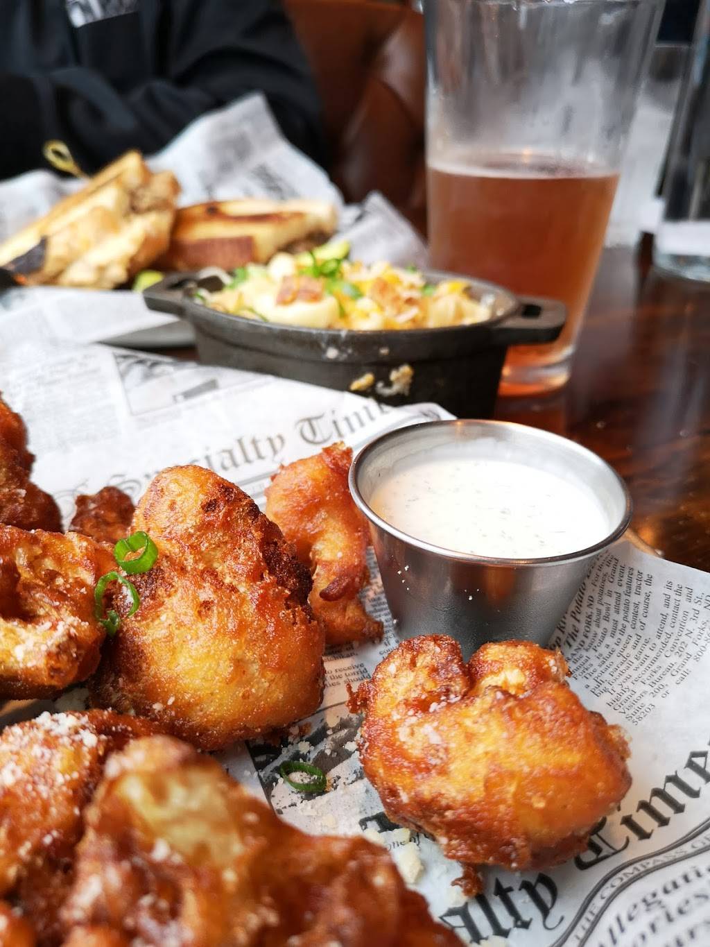 Hadleys Bar + Kitchen | restaurant | 260 S 4th St, Columbus, OH 43215, USA | 6142223022 OR +1 614-222-3022