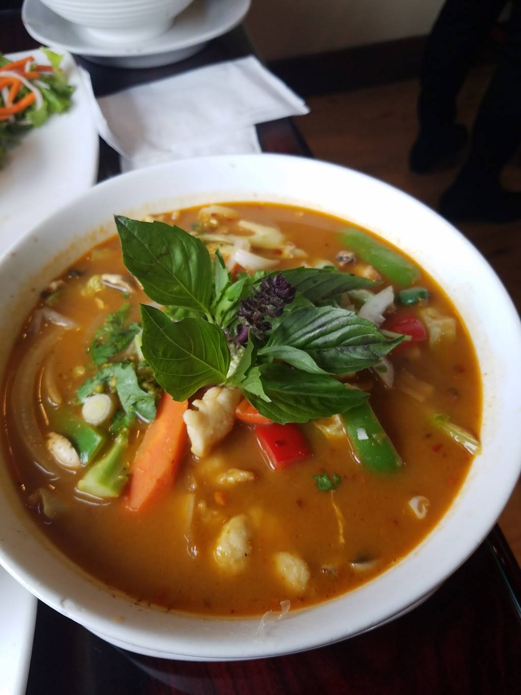 Rose Pho | restaurant | 19865 1st Ave S #302, Normandy Park, WA 98148, USA | 2065922451 OR +1 206-592-2451