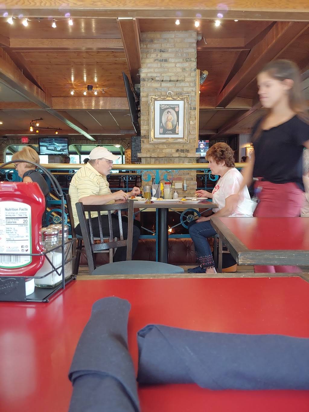 Ellas Public House | restaurant | W325S1767 Mickle Rd, Delafield, WI 53018, USA | 2622014545 OR +1 262-201-4545