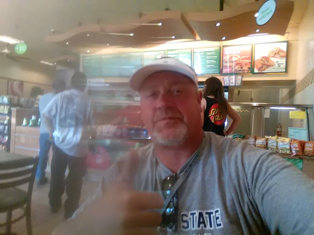 Subway | restaurant | 10085 N Maple Ave, Fresno, CA 93730, USA | 5594336604 OR +1 559-433-6604