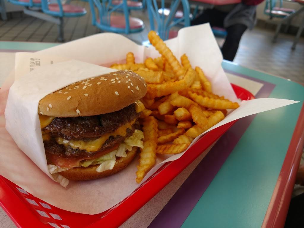 Docs Drive In | restaurant | 421 W Acequia Ave, Visalia, CA 93291, USA | 5596354934 OR +1 559-635-4934