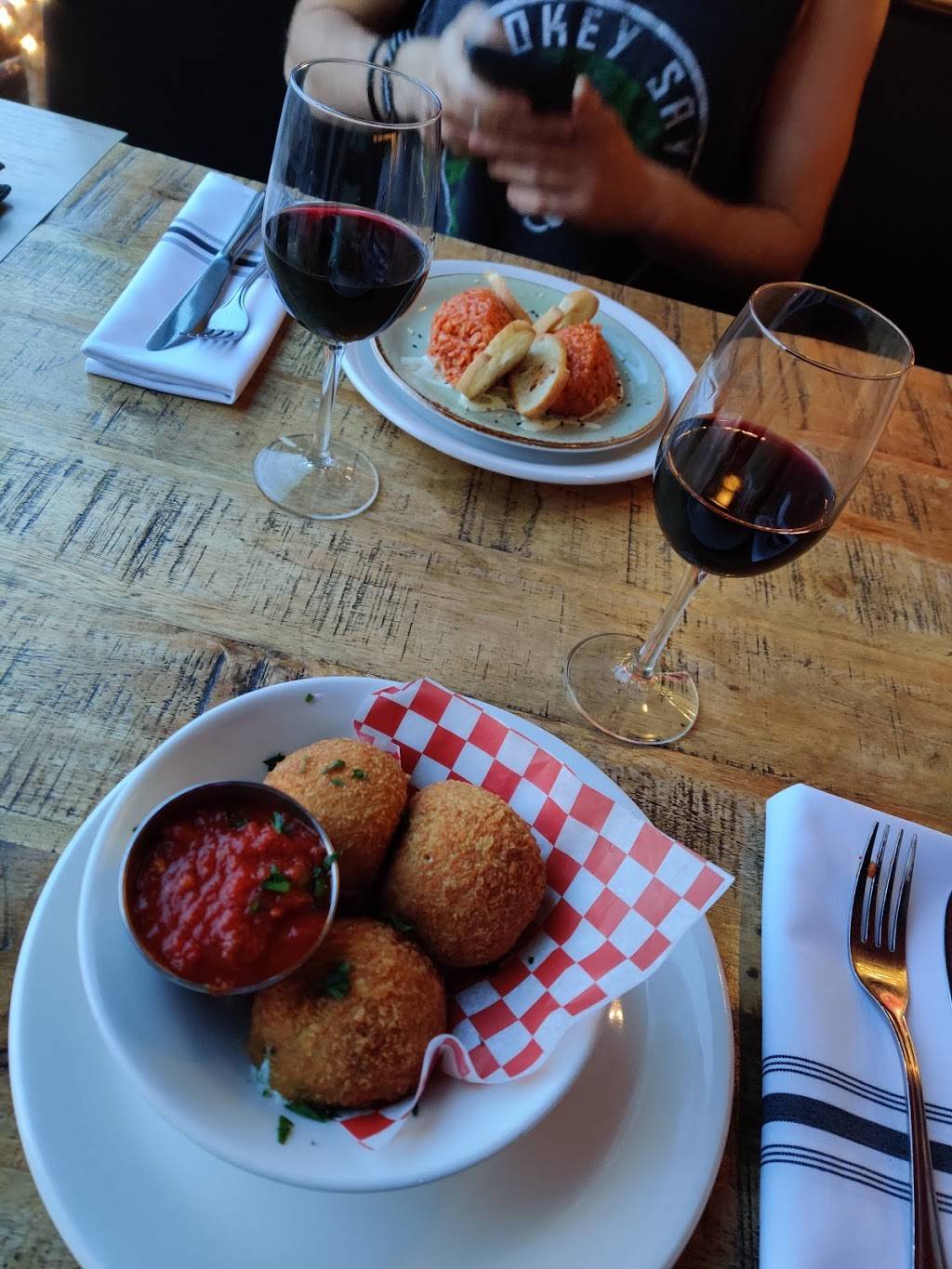 Industria Pizzeria + Bar | restaurant | 100 Rue Peel, Montréal, QC H3C 0L8, Canada | 5149314545 OR +1 514-931-4545