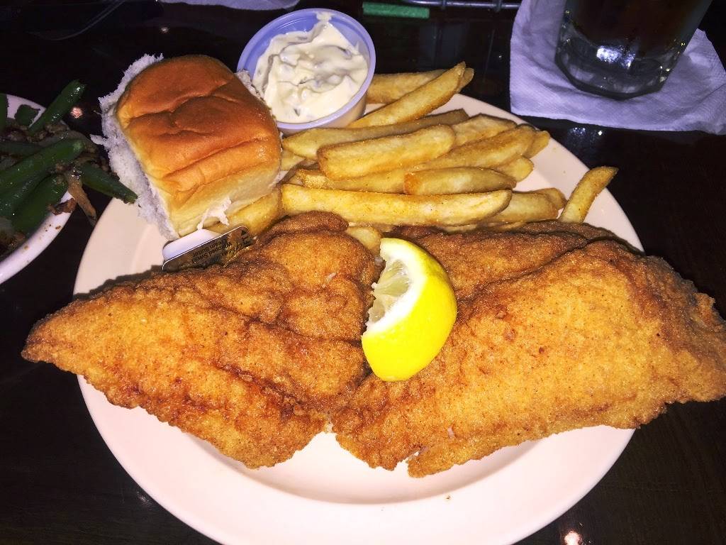 McCalls Tavern | restaurant | 997 Alverez Ave, Lady Lake, FL 32159, USA | 3527509441 OR +1 352-750-9441