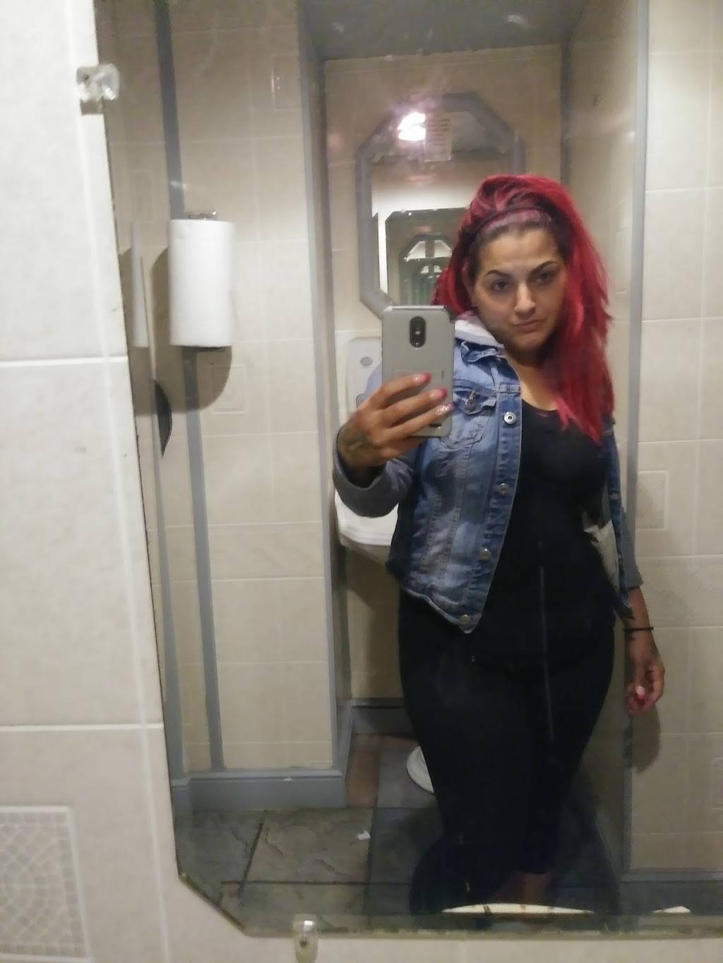 Venue Cafe | restaurant | 91 Chase Ave, Waterbury, CT 06704, USA | 2037560099 OR +1 203-756-0099