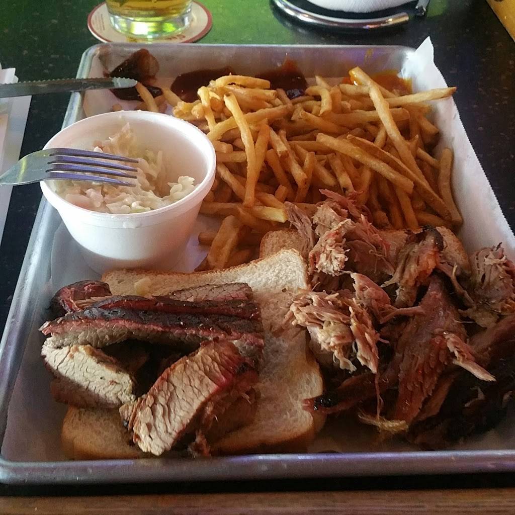 Shooters Bar & BBQ | restaurant | 113 E 1st St, OFallon, IL 62269, USA | 6186222227 OR +1 618-622-2227