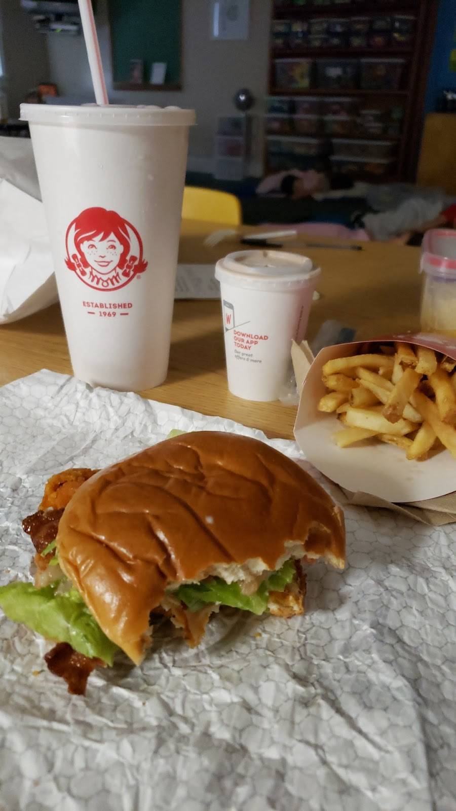 Wendys | restaurant | 606 East 10th St E, Palmetto, FL 34221, USA | 9417294664 OR +1 941-729-4664