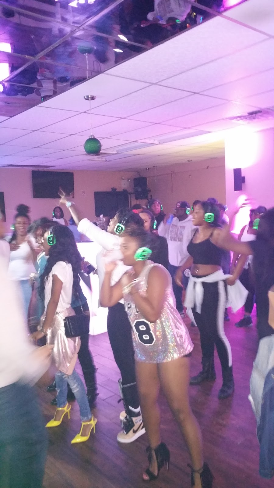 Lornas Take out | restaurant | 126-17 Merrick Blvd, Queens, NY 11434, USA | 9294330383 OR +1 929-433-0383