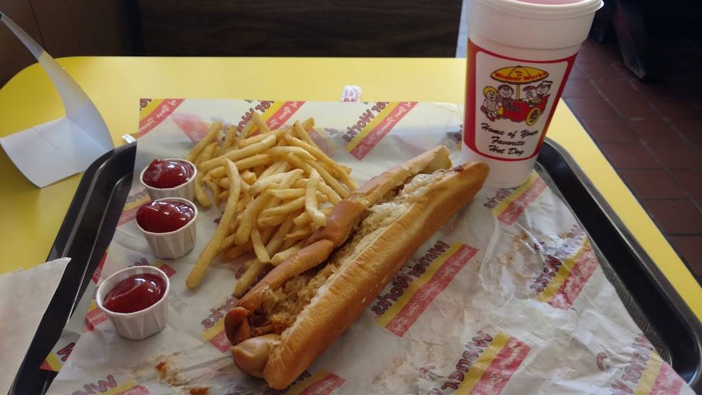 Wiener Works | restaurant | 3402 Raeford Rd, Fayetteville, NC 28303, USA | 9104843638 OR +1 910-484-3638