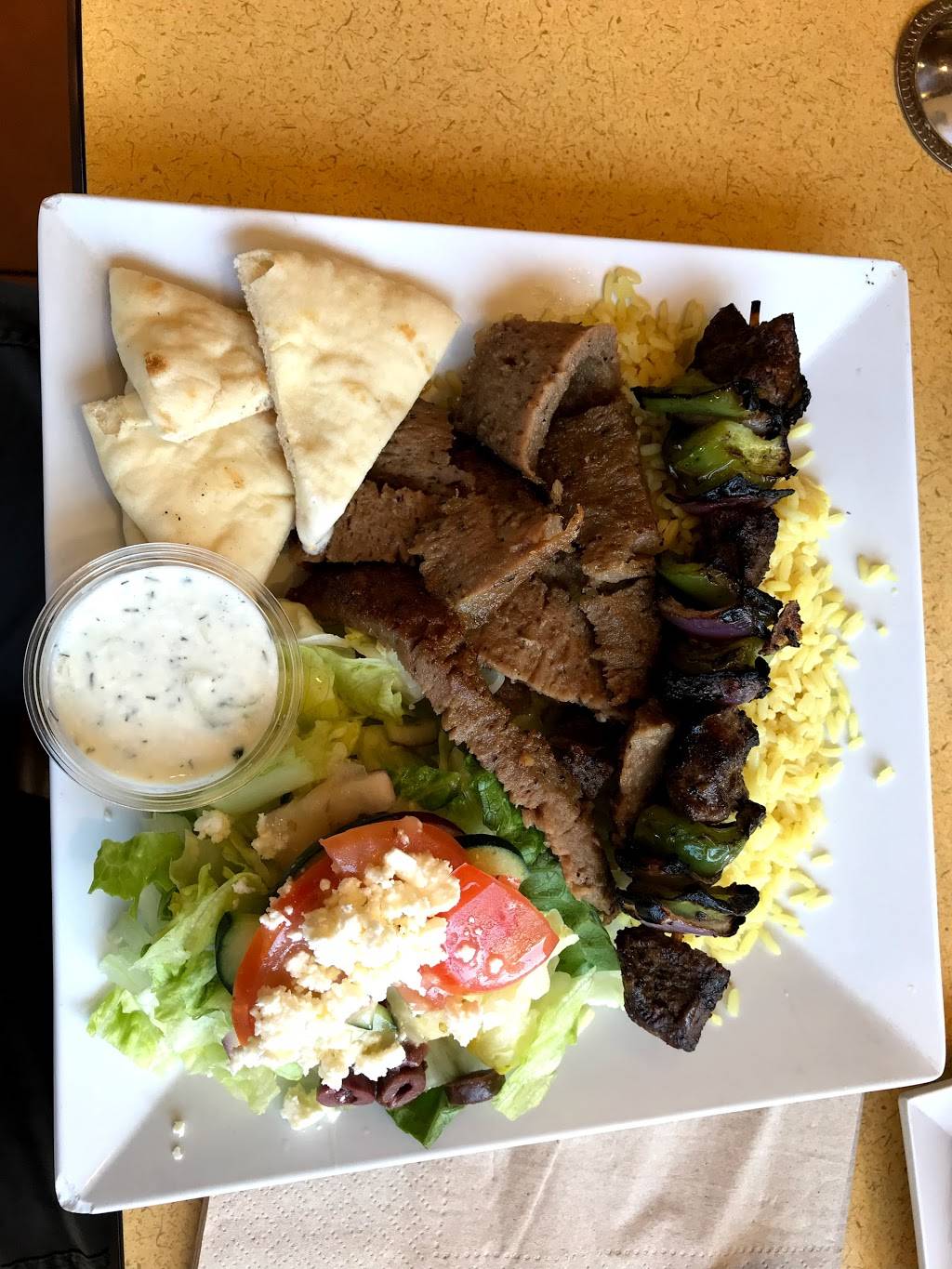 Daphnes | restaurant | 358 E H St #604, Chula Vista, CA 91910, USA | 6195850159 OR +1 619-585-0159