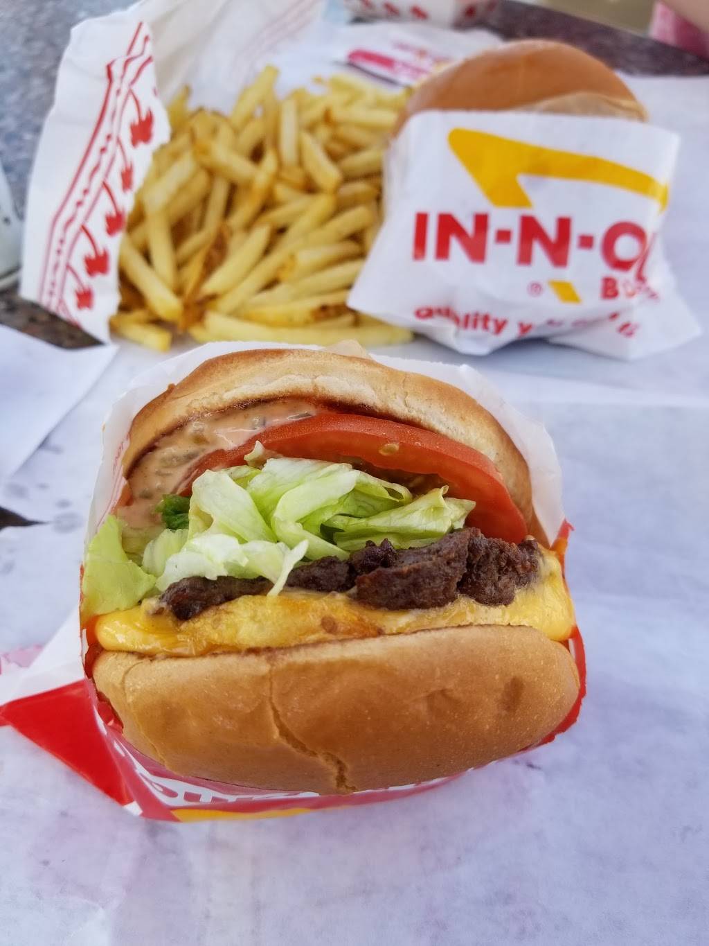 In-N-Out Burger | restaurant | 730 W Carson St, Torrance, CA 90502, USA | 8007861000 OR +1 800-786-1000