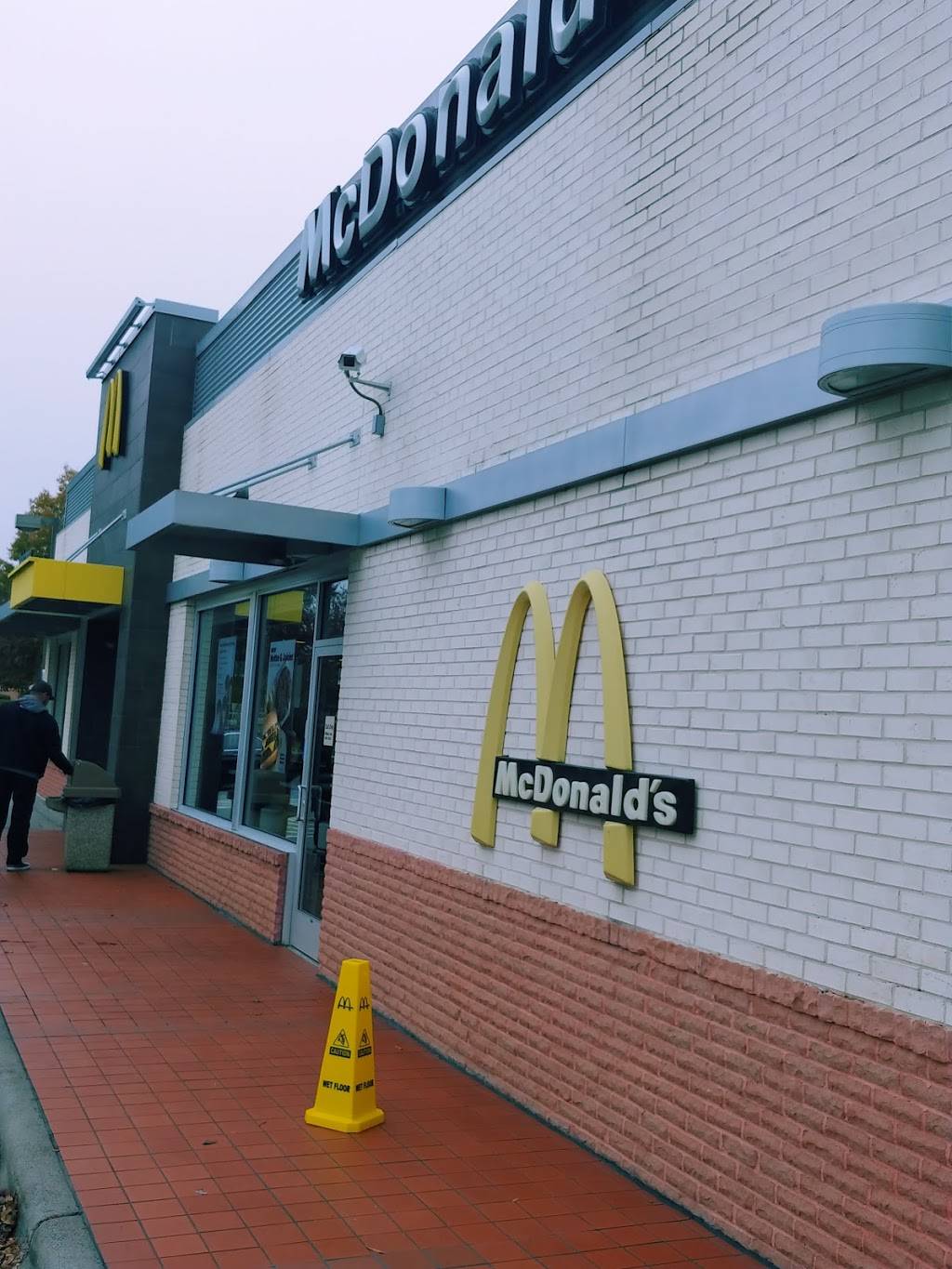 McDonalds | cafe | 8038 S Tryon St, Charlotte, NC 28273, USA | 7045884478 OR +1 704-588-4478