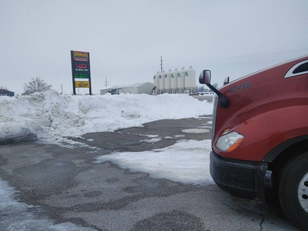 Pilot Travel Center | restaurant | 900 Plaza Ave, Woodhull, IL 61490, USA | 3093344550 OR +1 309-334-4550