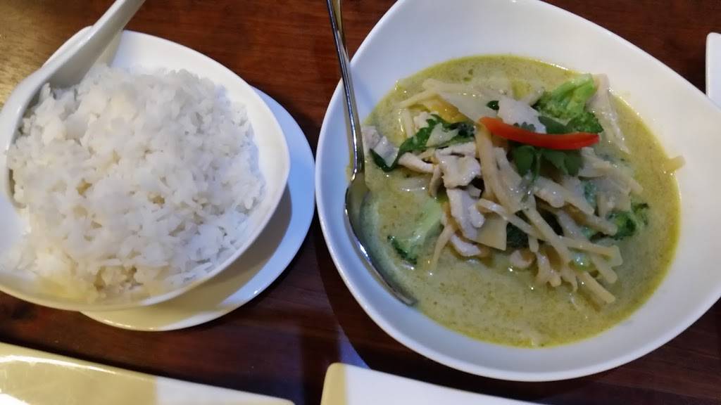 Soontorn Bahn Thai | restaurant | 210 Lakeshore Rd E, Oakville, ON L6J 1H8, Canada | 9058158488 OR +1 905-815-8488