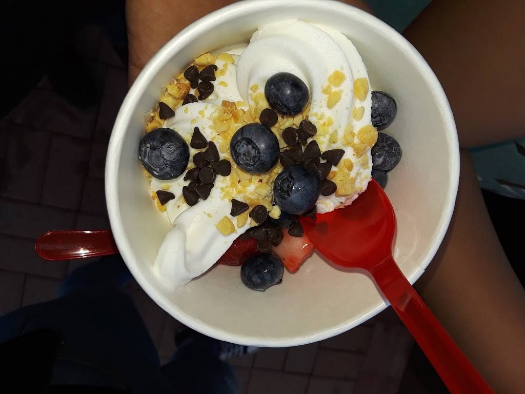 Red Mango | restaurant | 5609 Bay St, Emeryville, CA 94608, USA | 5104500791 OR +1 510-450-0791