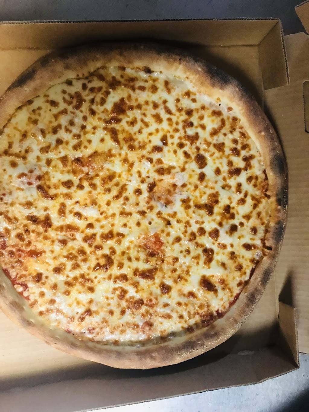 Road Runner Pizza | restaurant | 5300 Doniphan Dr #24, El Paso, TX 79932, USA | 9155813090 OR +1 915-581-3090