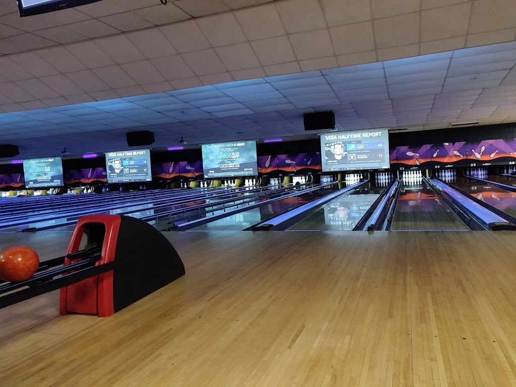 AMF University Lanes - FL | restaurant | 13109 N 56th St, Tampa, FL 33617, USA | 8139854468 OR +1 813-985-4468