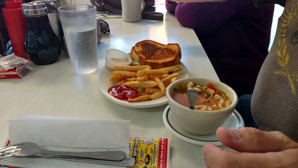 Campus Corner | restaurant | 92 Bridge St, Plattsburgh, NY 12901, USA | 5183243355 OR +1 518-324-3355