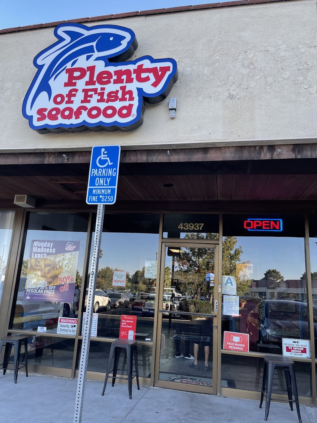 Plenty of Fish Seafood | restaurant | 43937 15th St W, Lancaster, CA 93534, USA | 6614719620 OR +1 661-471-9620