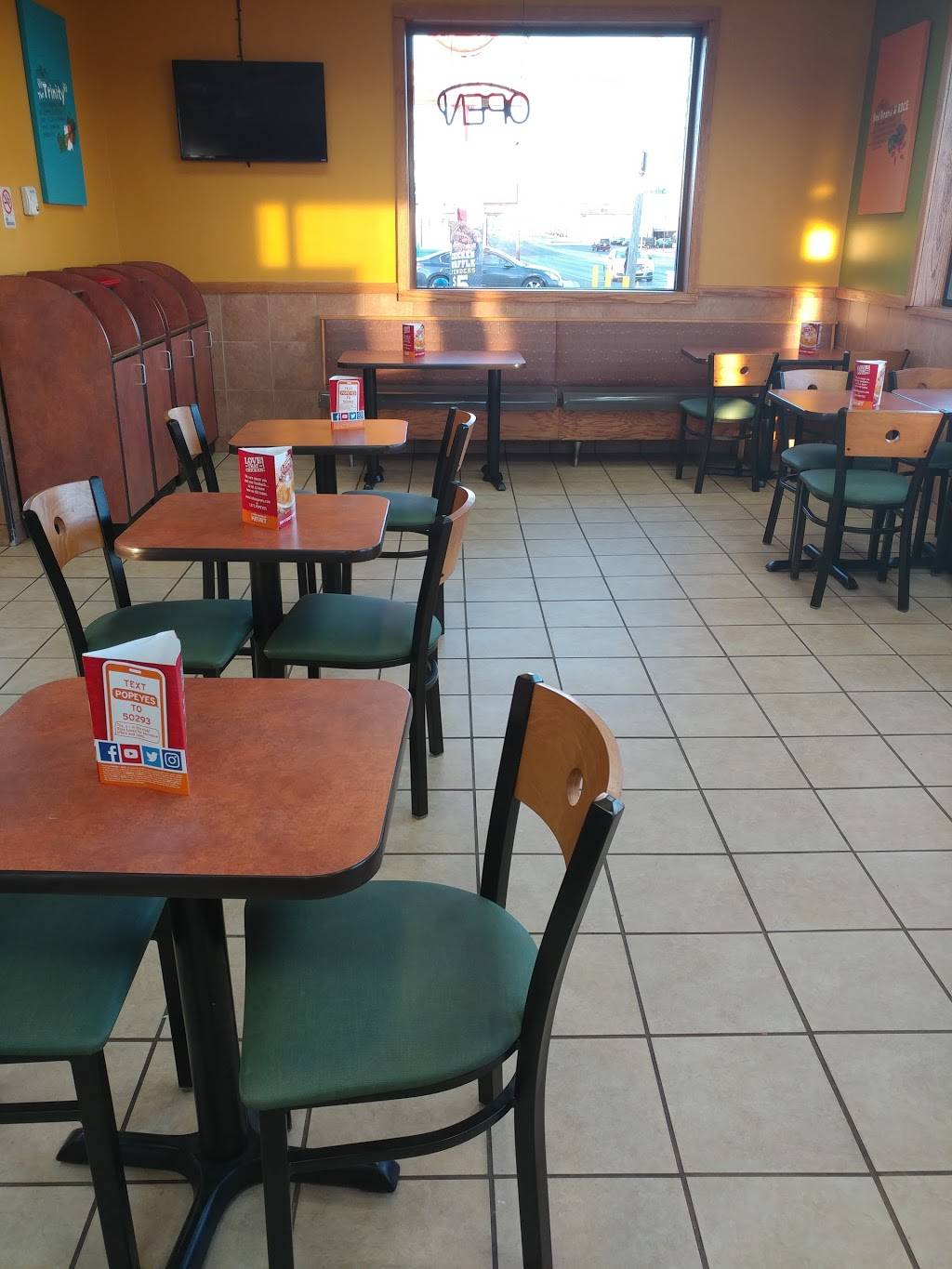 Popeyes Louisiana Kitchen | restaurant | 2511 Northeast Blvd, Wilmington, DE 19802, USA | 3024821436 OR +1 302-482-1436