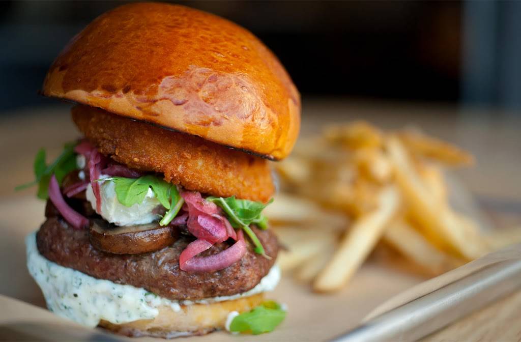 Mesa Burger | restaurant | 315 Meigs Rd, Santa Barbara, CA 93109, USA | 8059637492 OR +1 805-963-7492