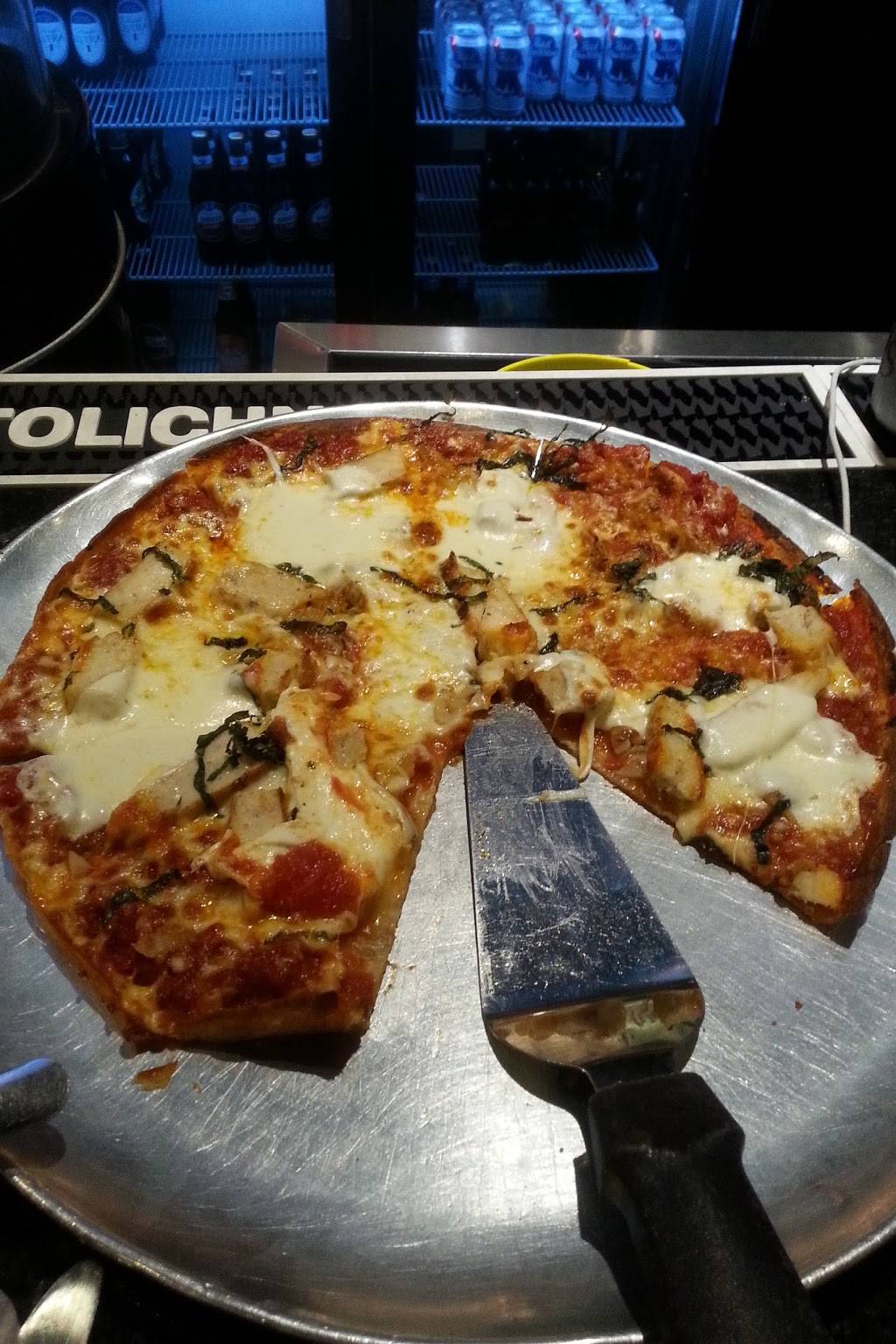 Village Inn Pizza Parlor | restaurant | 2215 44th St SE, Grand Rapids, MI 49508, USA | 6162811444 OR +1 616-281-1444