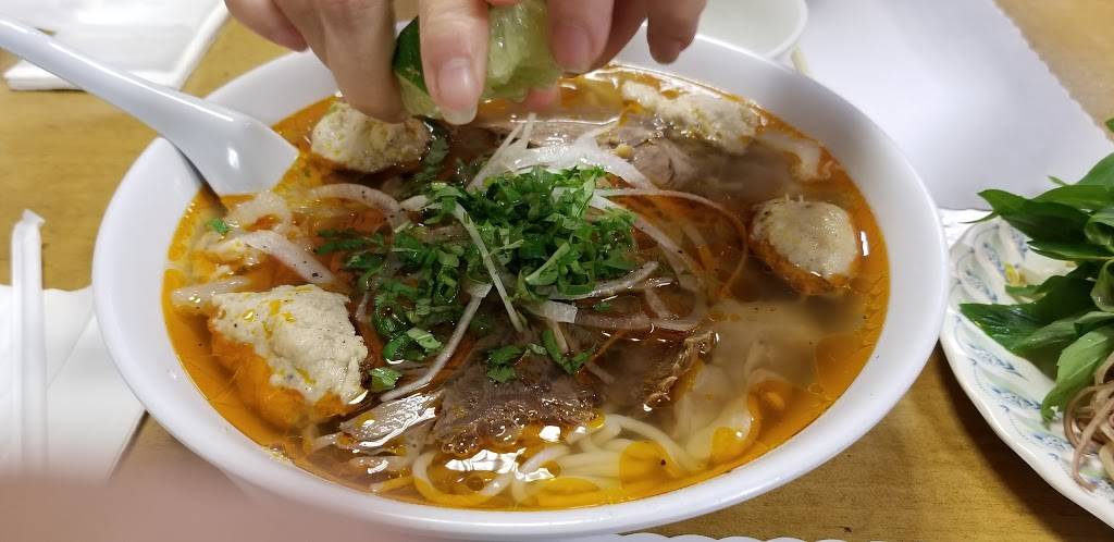 Huong Giang Restaurant | restaurant | 14564 Brookhurst St, Westminster, CA 92683, USA | 7145314930 OR +1 714-531-4930