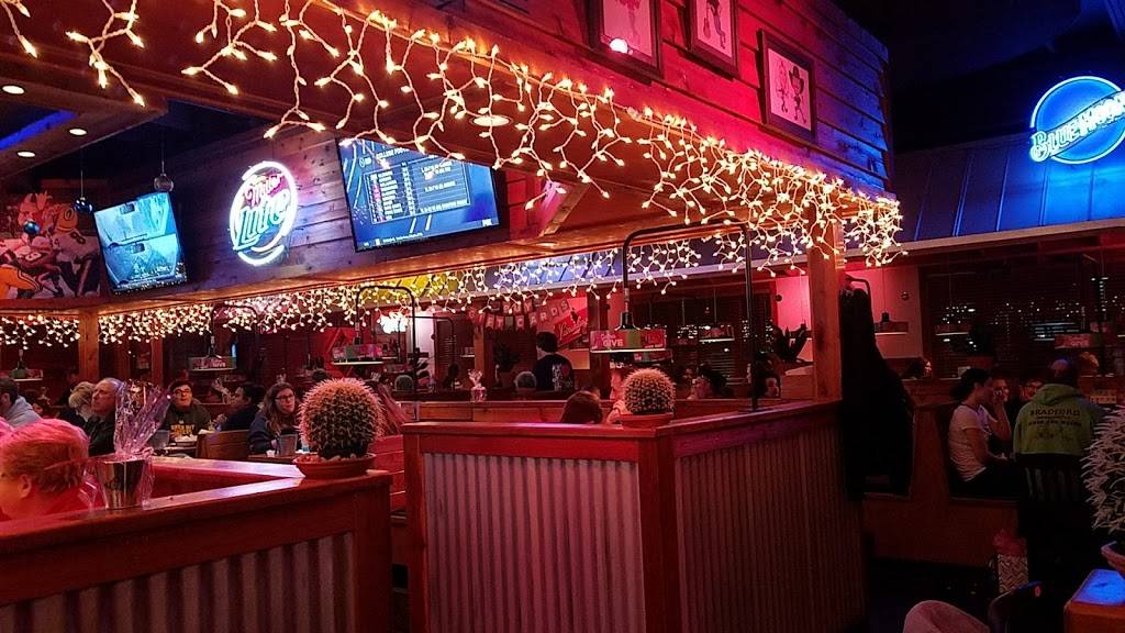 Texas Roadhouse | restaurant | 15425 W, Rock Ridge Rd, New Berlin, WI 53151, USA | 2627847427 OR +1 262-784-7427