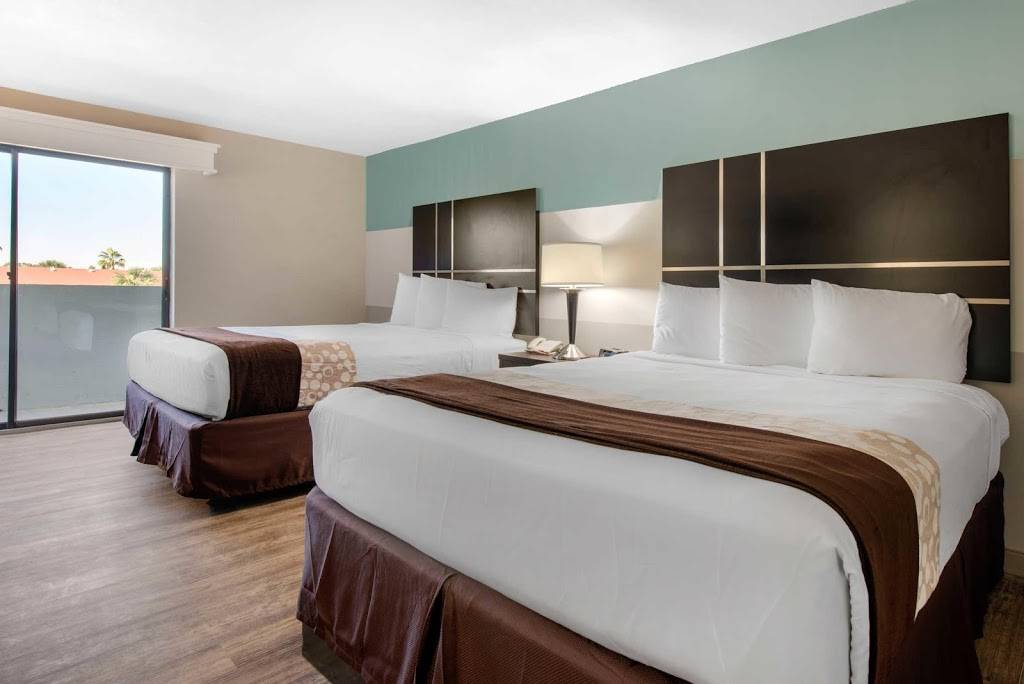 Palazzo Lakeside Hotel, a Magic Moment Hotel Collection Member | restaurant | 4944 W Irlo Bronson Memorial Hwy, Kissimmee, FL 34746, USA | 4075078500 OR +1 407-507-8500