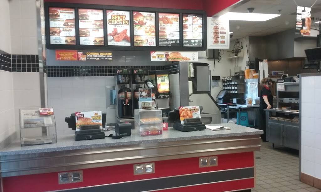 Hardees | restaurant | 2205 Hall Ave, Marinette, WI 54143, USA | 7157321113 OR +1 715-732-1113