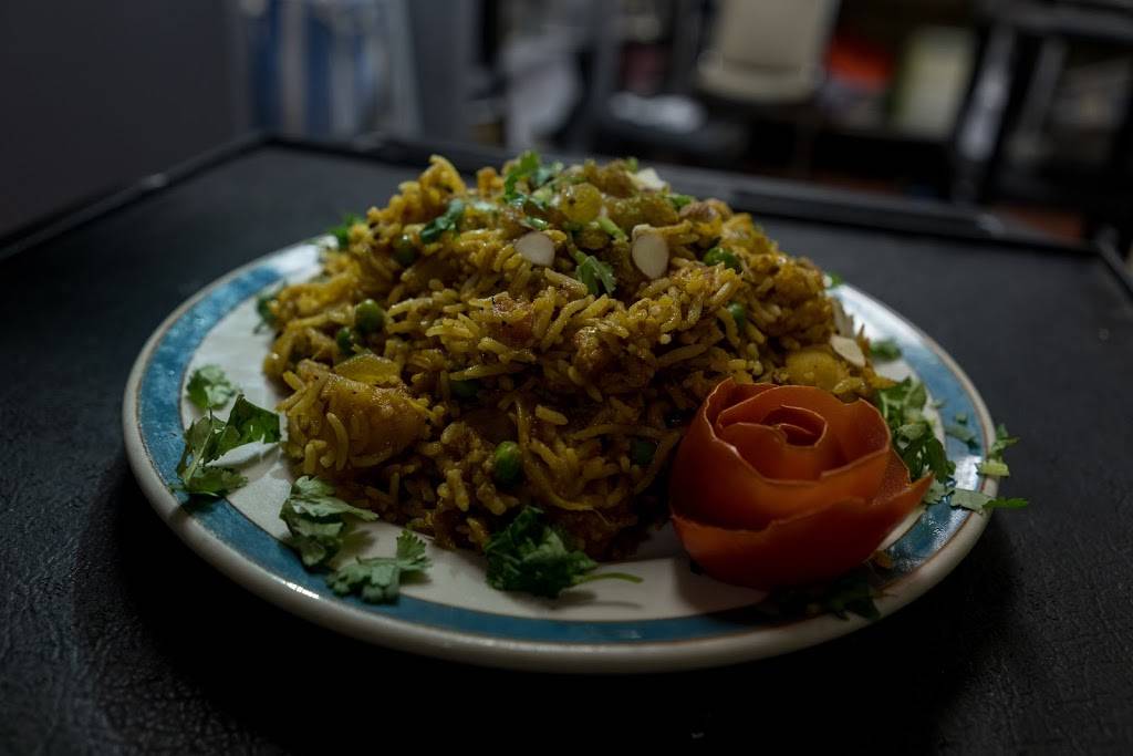 Small World Kitchen | cafe | 111 E Kirby St, Detroit, MI 48202, USA | 3137447280 OR +1 313-744-7280