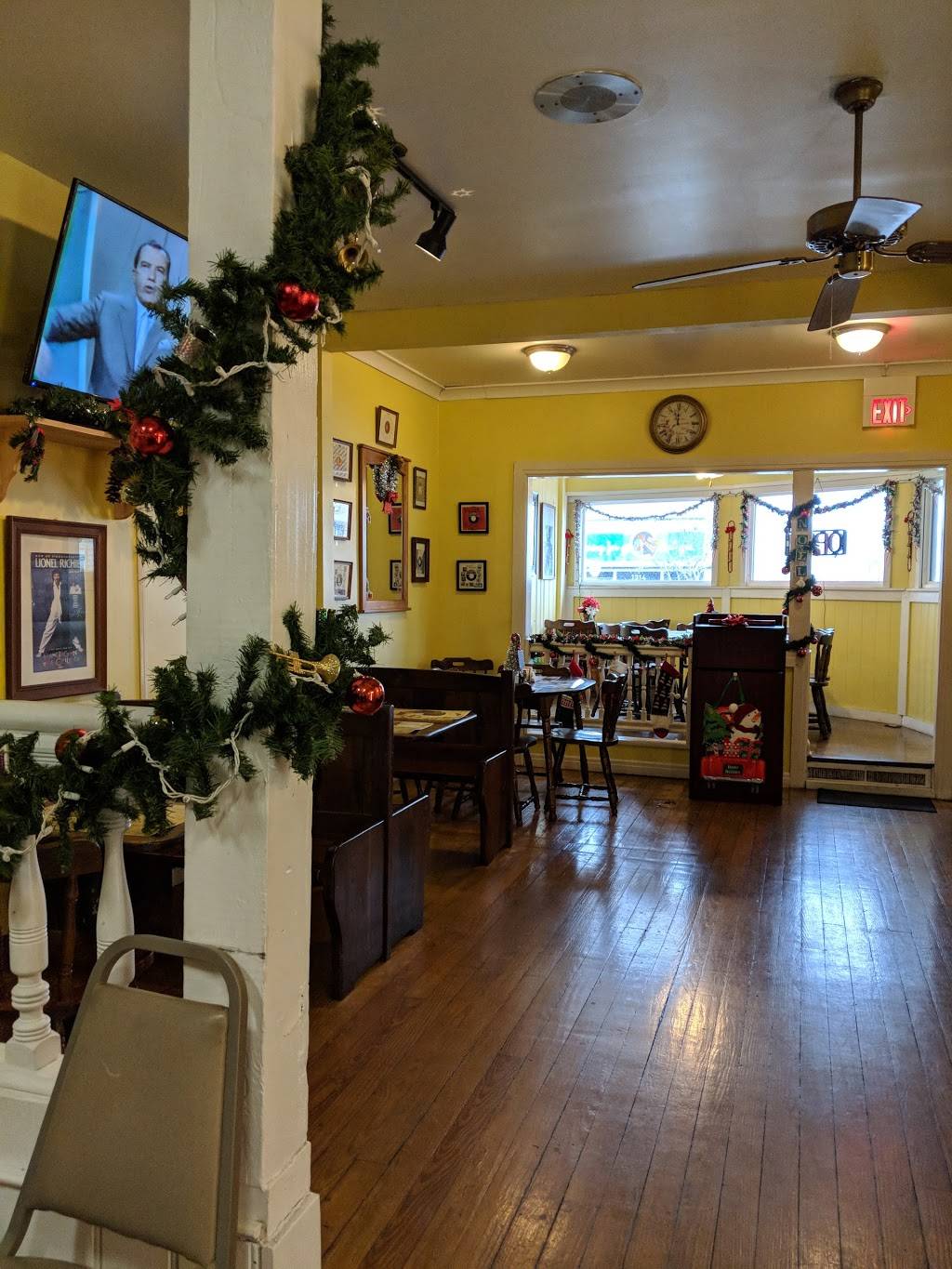 Ms Chicken Shack | restaurant | 1315 7th Ave, Beaver Falls, PA 15010, USA | 7247095139 OR +1 724-709-5139