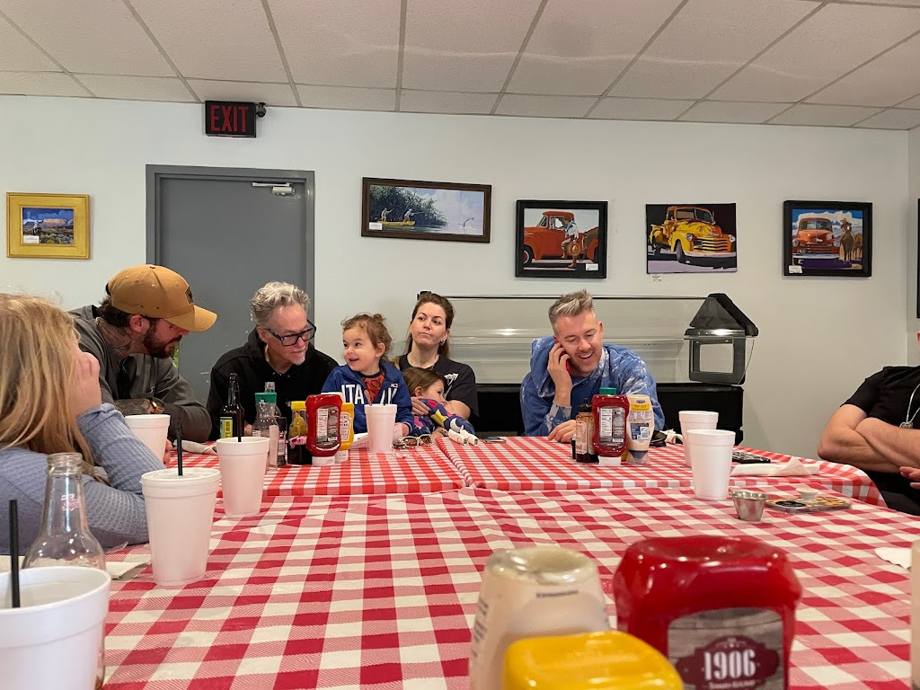 Mr Ts Grocery & Deli | restaurant | 900 W Ave J, San Angelo, TX 76901, USA | 3259399588 OR +1 325-939-9588