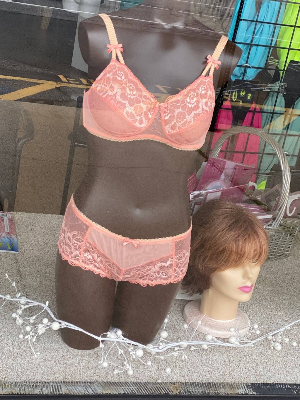 Saxon-Kent Boutique | restaurant | 185 Boston Post Rd, Orange, CT 06477, USA | 2037953682 OR +1 203-795-3682