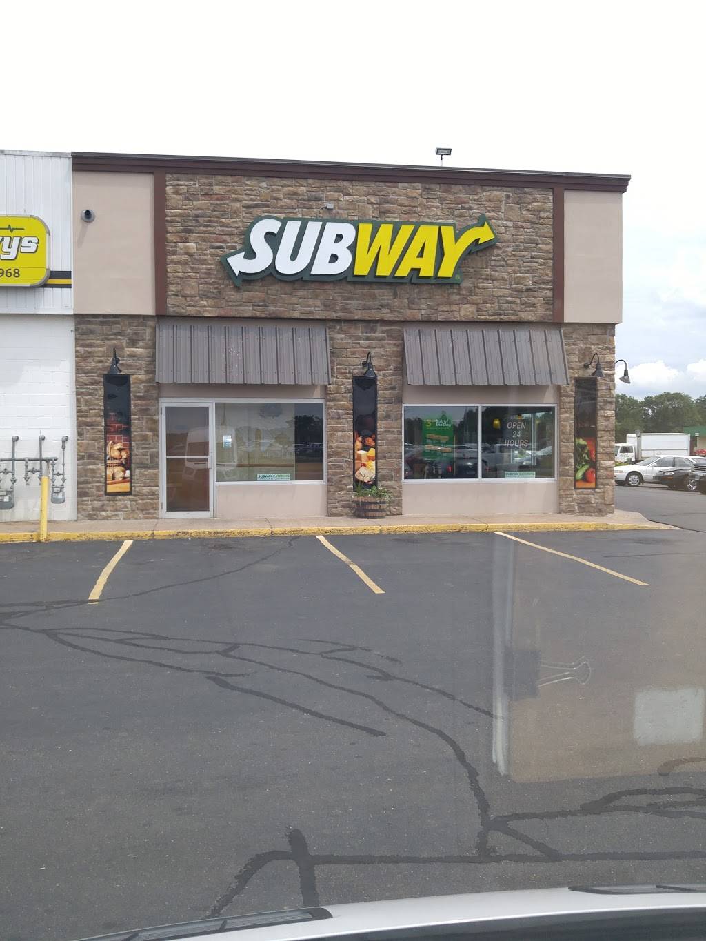 Subway | restaurant | 4 C, National Dr Unit B, Windsor Locks, CT 06096, USA | 8606275555 OR +1 860-627-5555