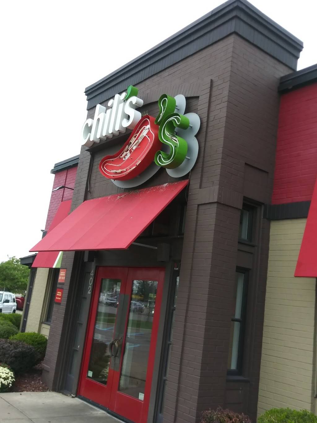 Chilis Grill & Bar | meal takeaway | 402 W 14 Mile Rd, Troy, MI 48083, USA | 2485892119 OR +1 248-589-2119
