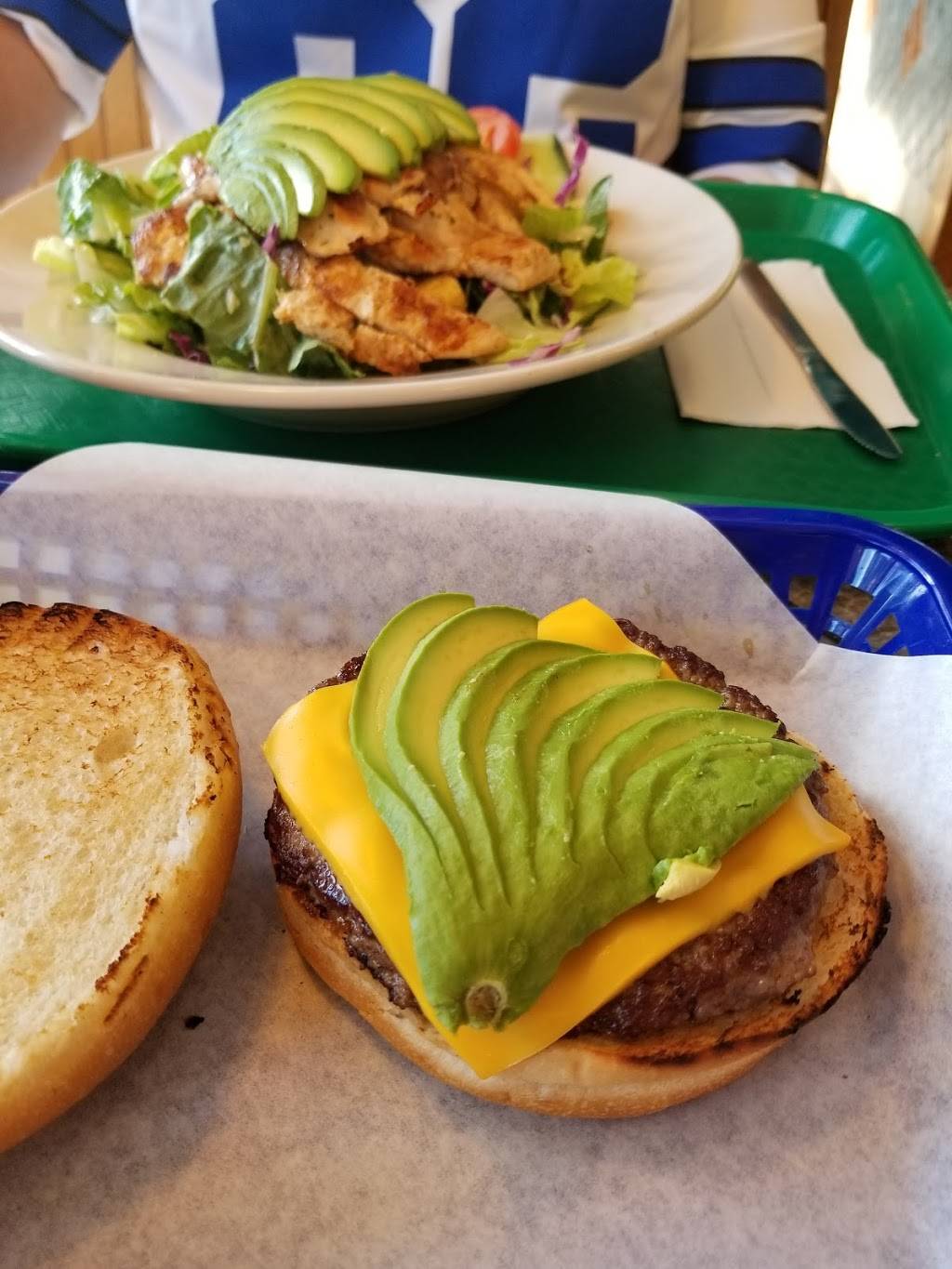 Gazeebo Burgers | restaurant | 5950 Royal Ln, Dallas, TX 75230, USA | 2143683344 OR +1 214-368-3344