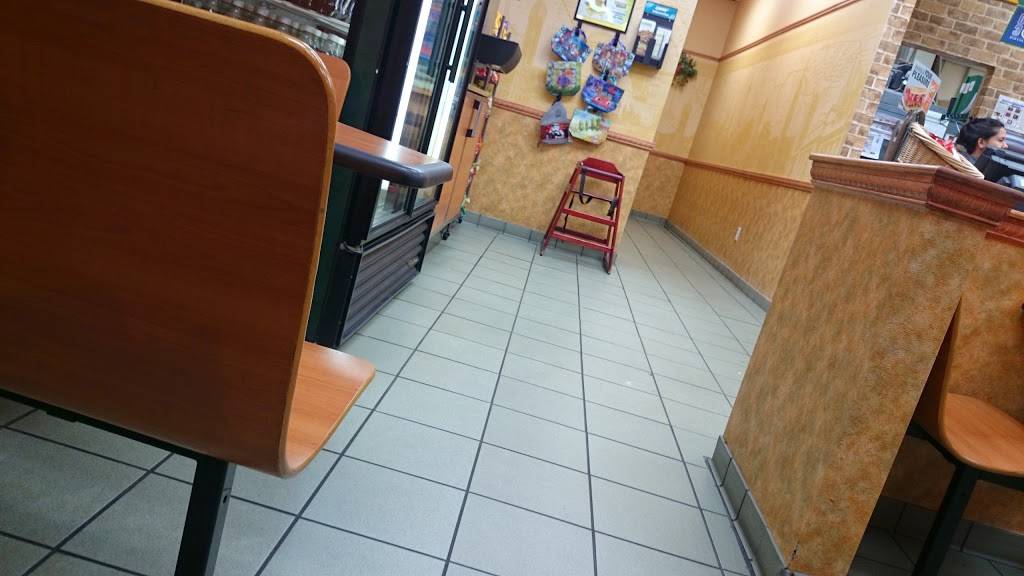 Subway | restaurant | 495 Main St. S Shoppers World (Parking Lot, Unit # P1, Brampton, ON L6Y 1N6, Canada | 9054556525 OR +1 905-455-6525