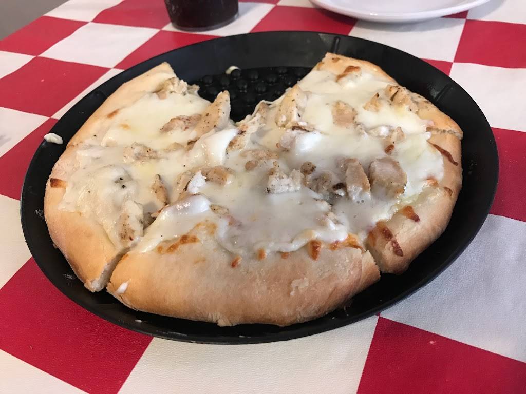 Pizza Forum | restaurant | 120 S Main St, Kendallville, IN 46755, USA | 2603439699 OR +1 260-343-9699