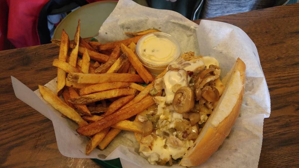 Haufschildts Brew Haus | restaurant | 111 E Main St, Weyauwega, WI 54983, USA | 9208673208 OR +1 920-867-3208