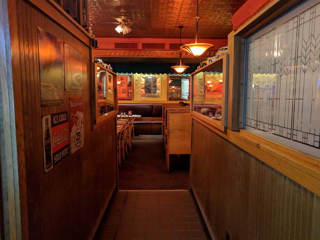 Salernos Apizza | restaurant | 1398 Barnum Ave, Stratford, CT 06614, USA | 2033772436 OR +1 203-377-2436