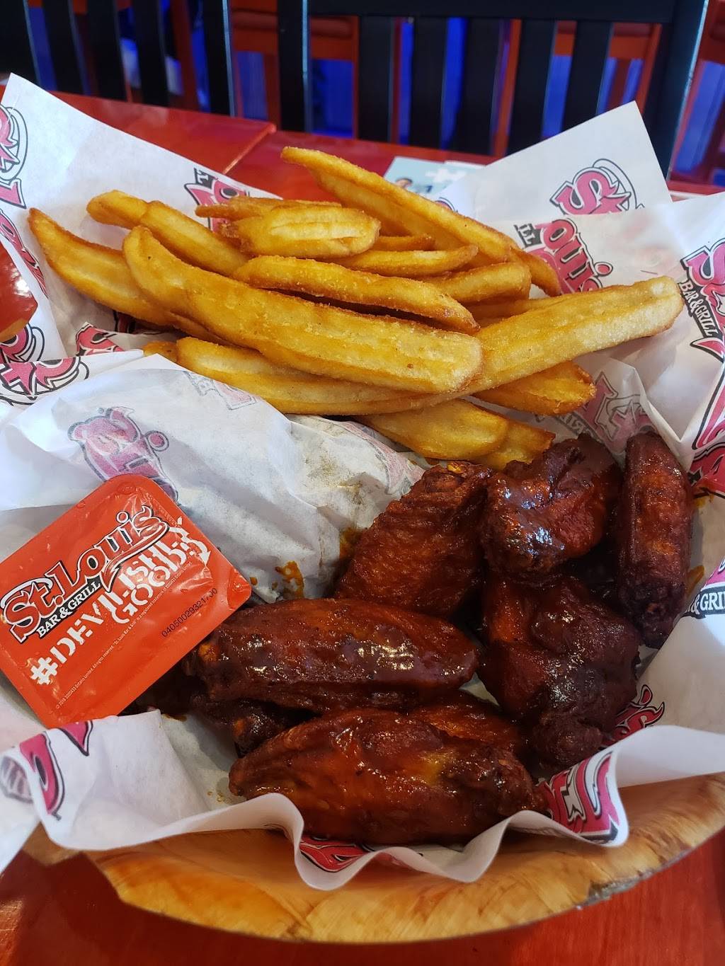 St. Louis Bar & Grill | restaurant | 8290 York Regional Rd 27 Unit 1, Vaughan, ON L4H 0S1, Canada | 9056057774 OR +1 905-605-7774