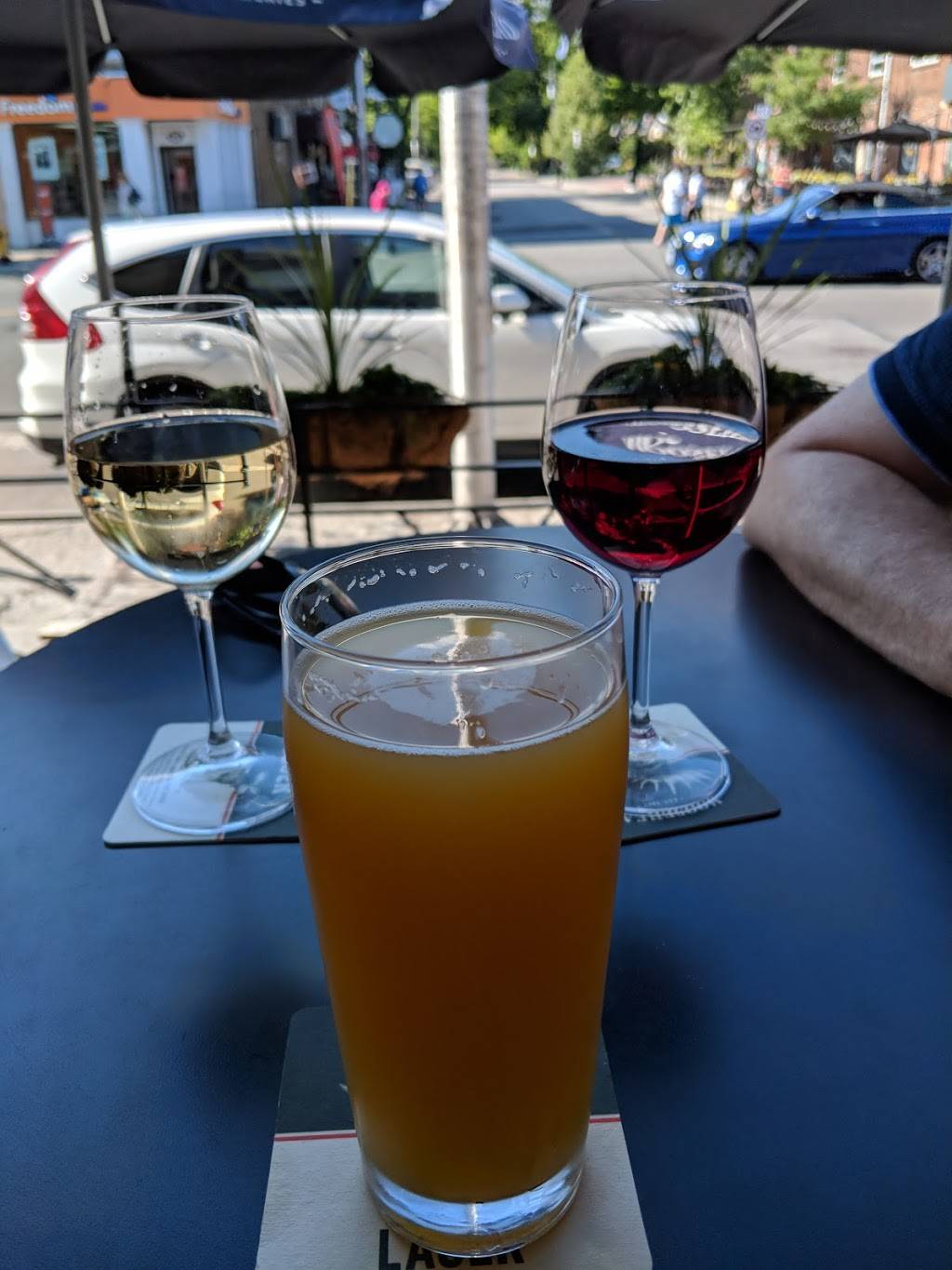 Shakeys | restaurant | 2255 Bloor St W, Toronto, ON M6S 1N8, Canada | 4167670608 OR +1 416-767-0608